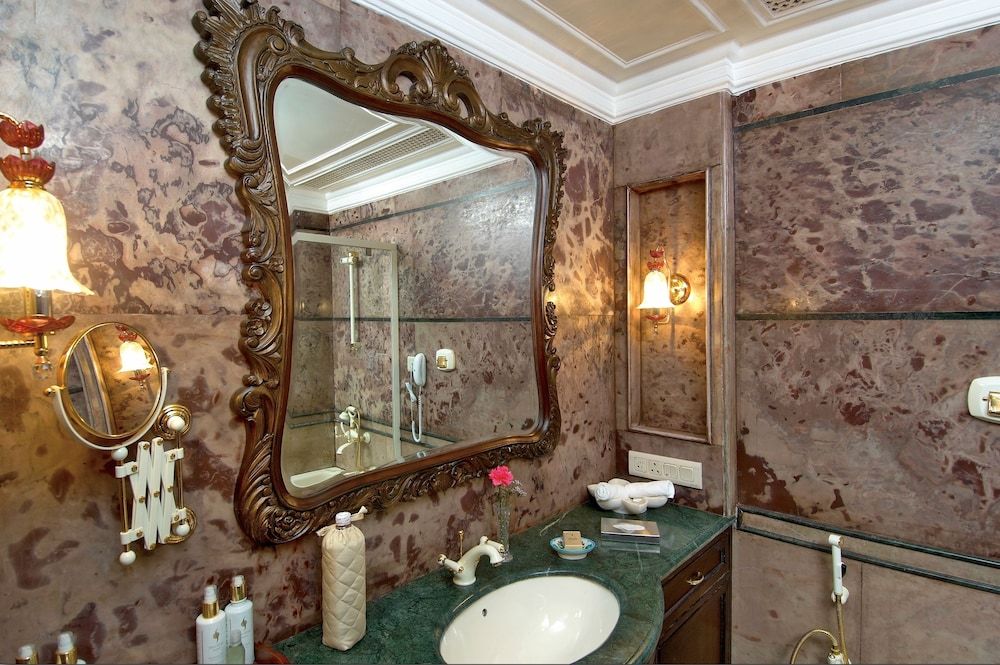 Shiv Vilas Resort Elegant Room 7
