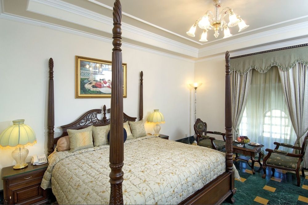 Shiv Vilas Resort Elegant Room 8