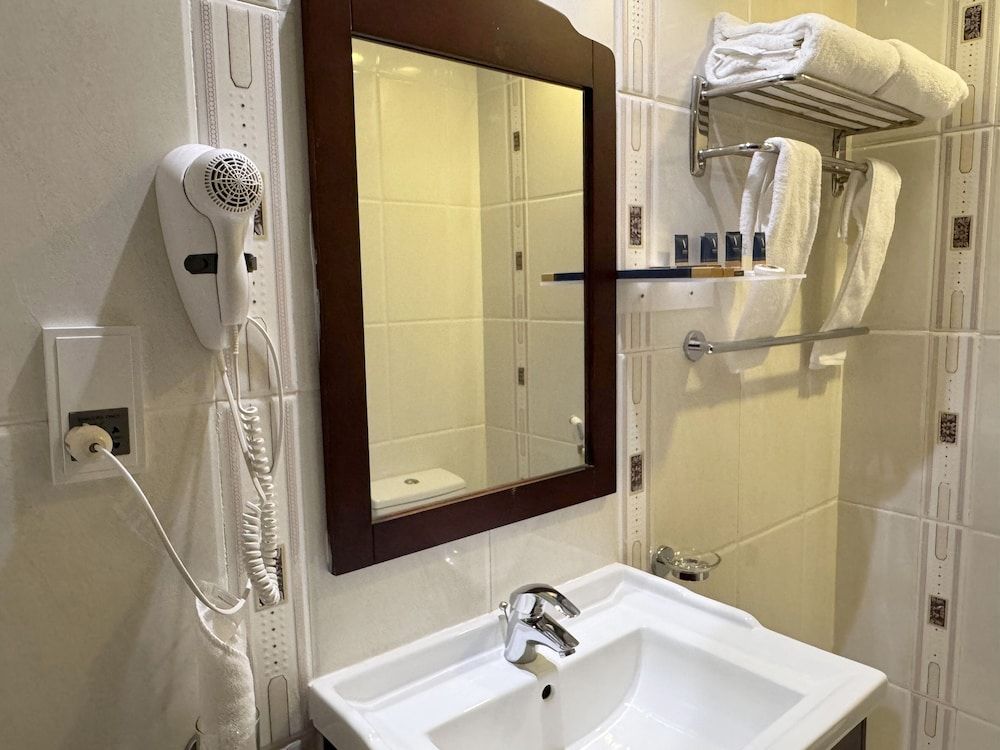 Al Rayyan Towers Hotel Standard Twin Room 11