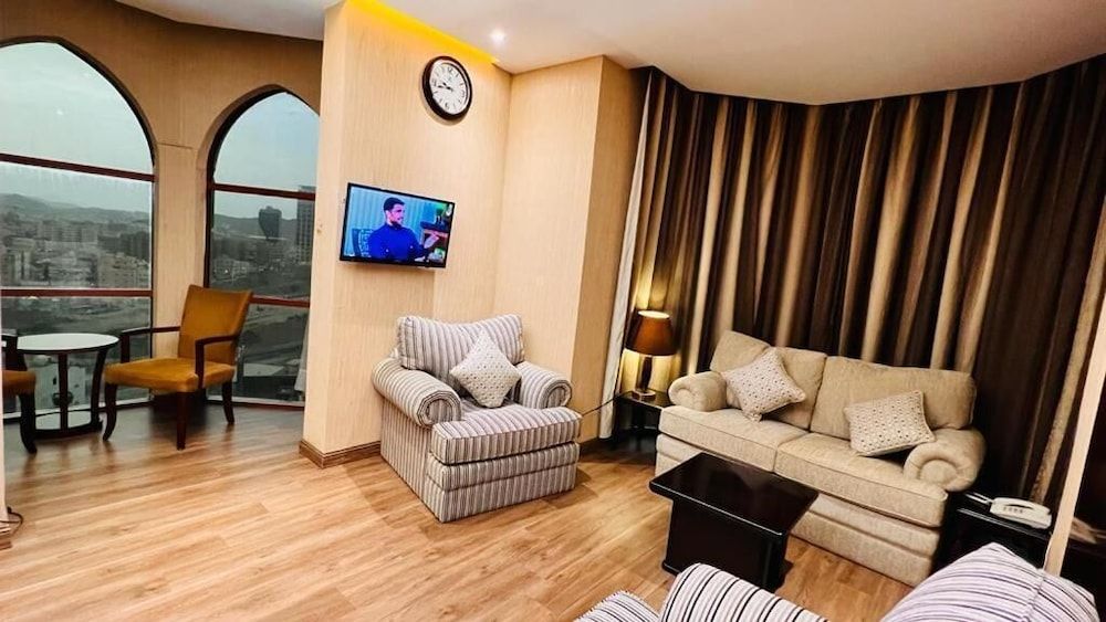 undefined Land Premium 1 10