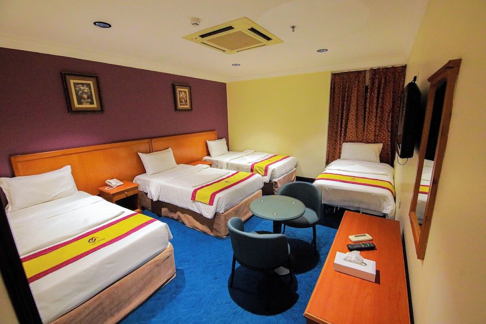 Orouq Al-Dahab Hotel Quintuple Room