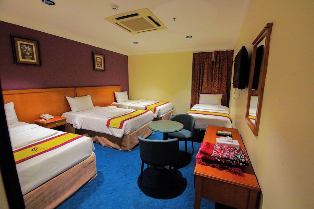 Orouq Al-Dahab Hotel Quintuple Room 3