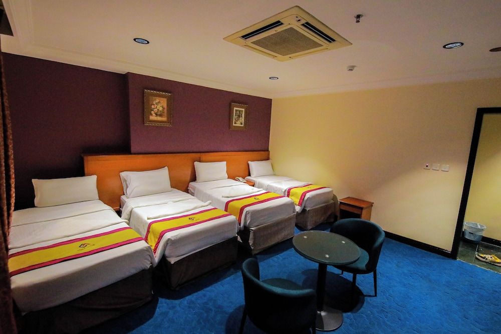 Orouq Al-Dahab Hotel Suite 4