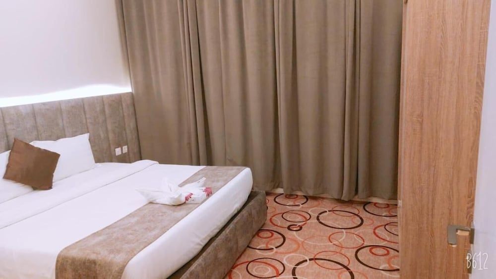 Golden Alareen Deluxe Suite, 2 Bedrooms 8