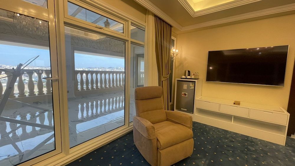 Remaj Hotel Executive Suite 6