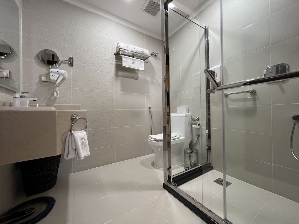 Remaj Hotel King Room 6