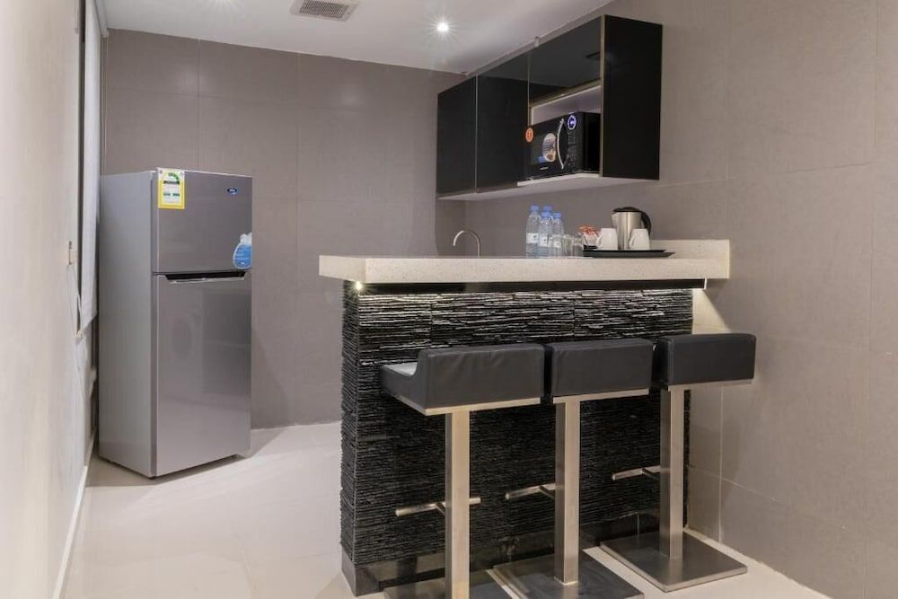 South Hotel Suites Deluxe Suite 4