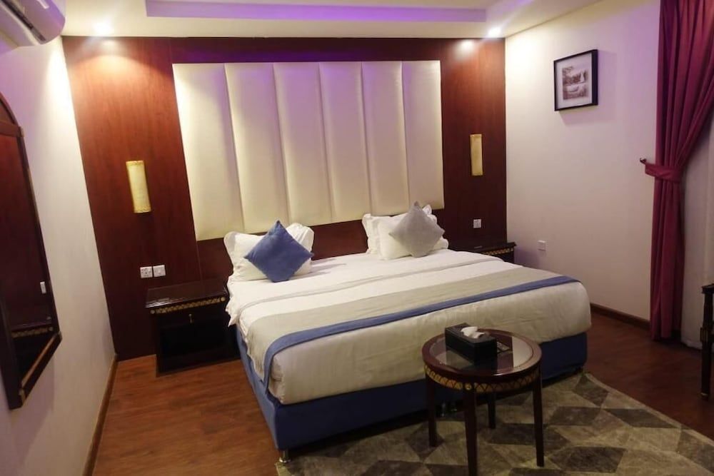 undefined Alyaa Home 8