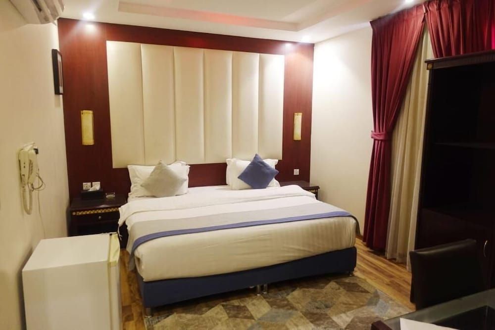 undefined Alyaa Home 6