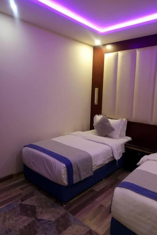 undefined Alyaa Home 7