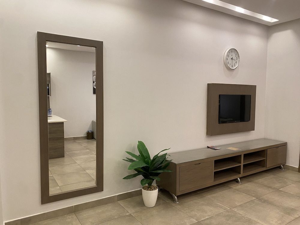 180 Degrees Hotel Almalqa Deluxe Suite 8