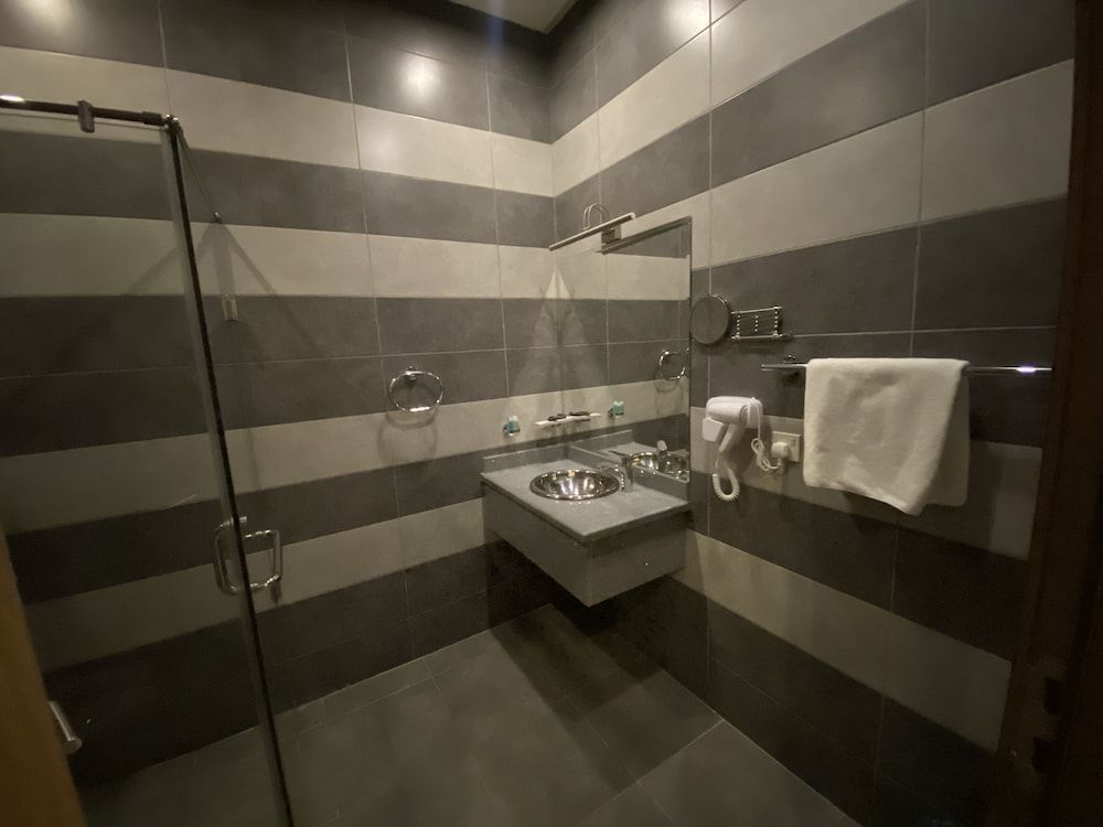 180 Degrees Hotel Almalqa Junior Suite 9