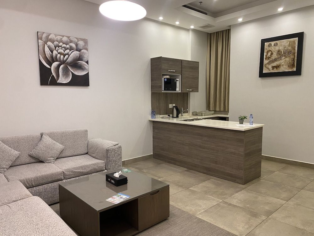 180 Degrees Hotel Almalqa Deluxe Suite