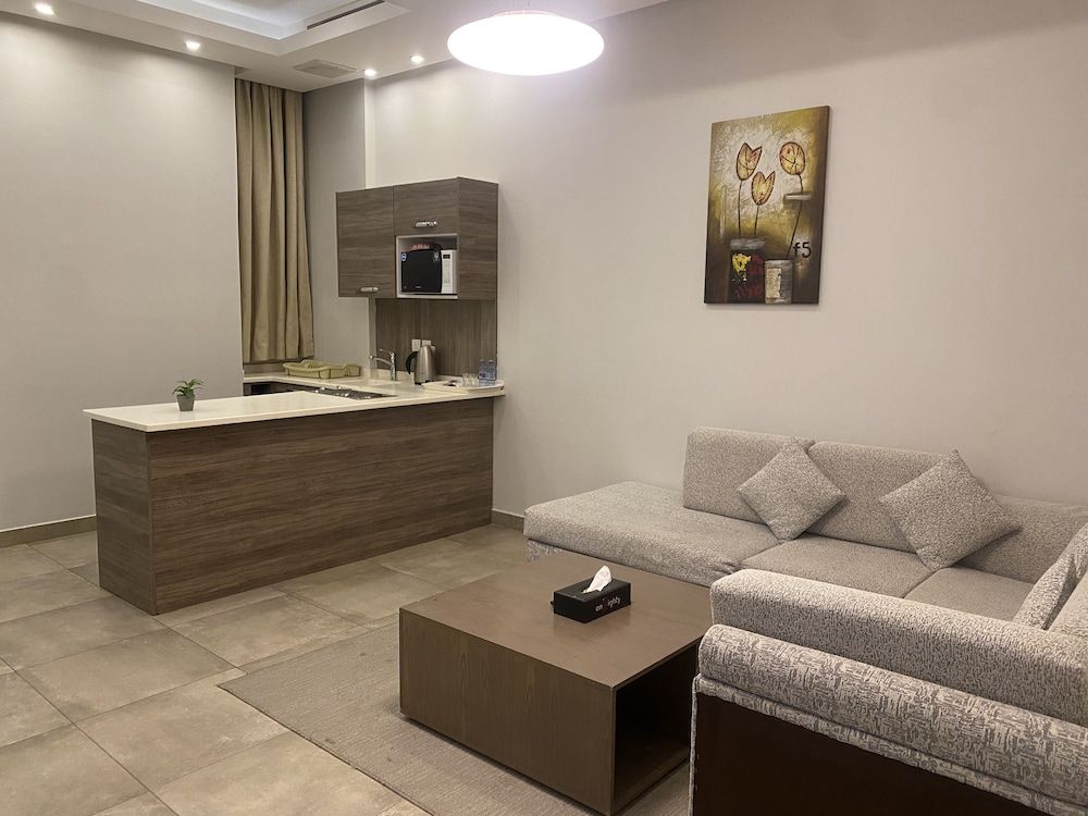 180 Degrees Hotel Almalqa Junior Suite 4