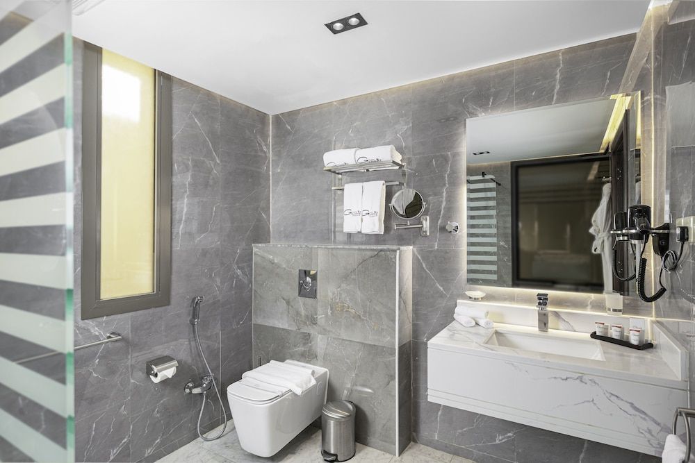 Seven Gardens Hotel Deluxe Room 2