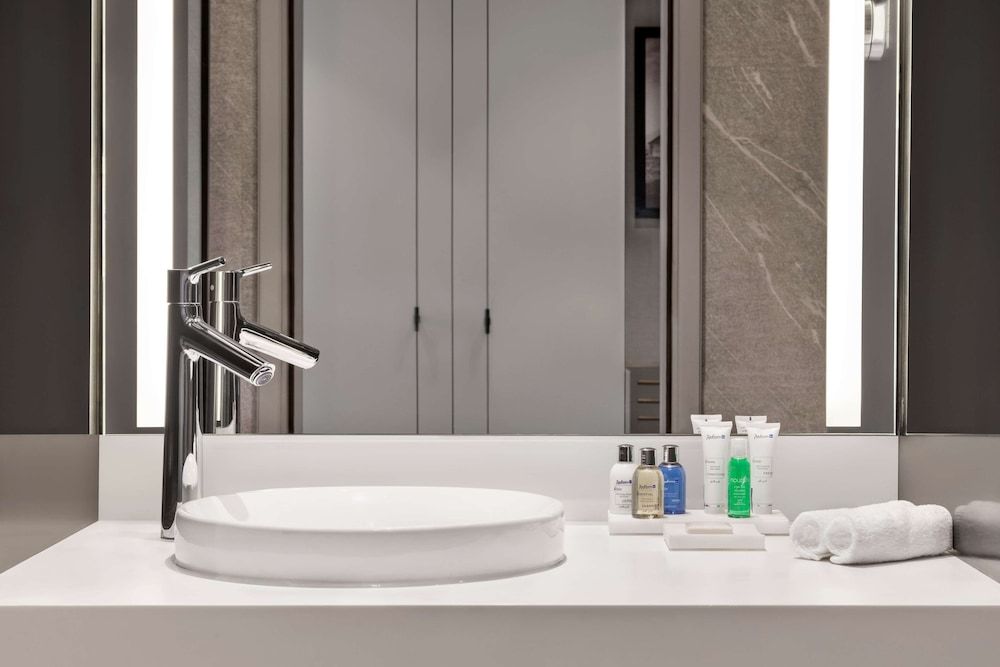 Radisson Blu Hotel Riyadh Convention And Exhibition Center Standard Room 7