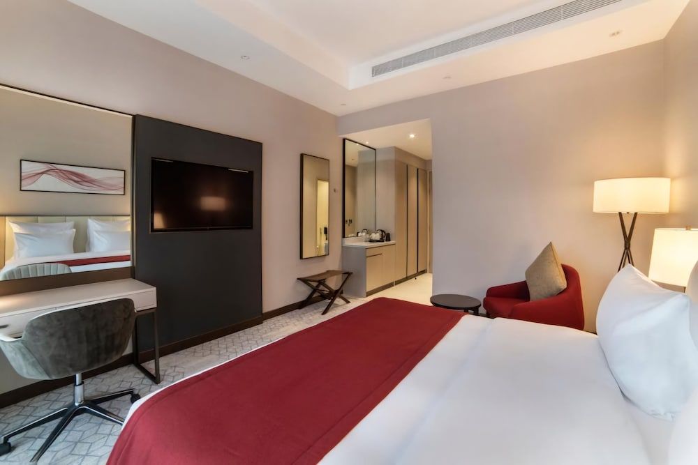 Ramada By Wyndham Riyadh King Fahd Road Standard Room, 1 King Bed 3