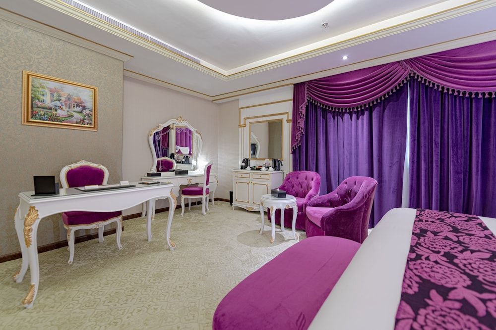 WA Hotel Deluxe Room 4