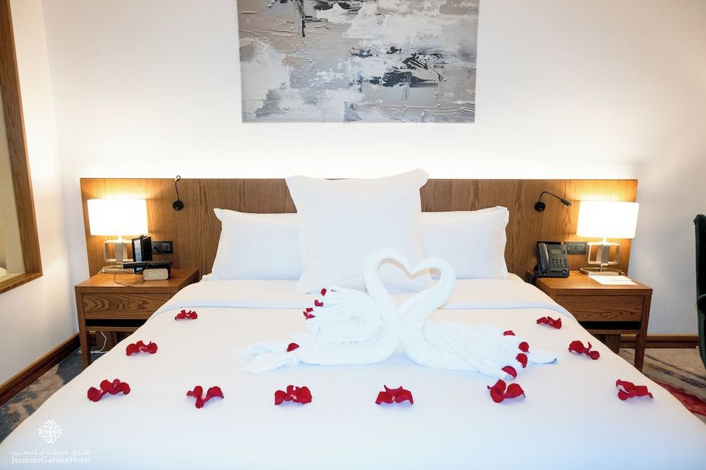 Jasmine Garden Hotel Deluxe Room 11