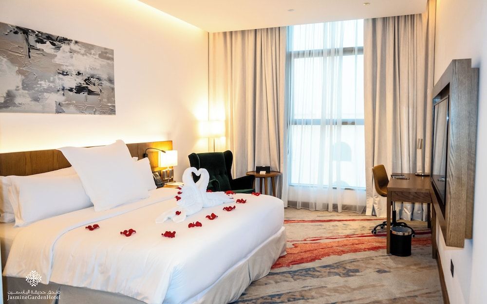 Jasmine Garden Hotel Deluxe Room 6