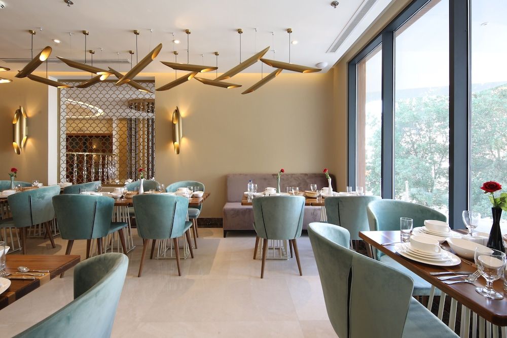 undefined Gladiolus Hotel 8