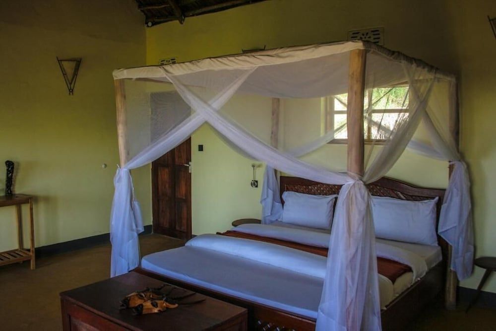 Panoramic Quadruple Room, Lake View (2 King Beds + Extra Bed)