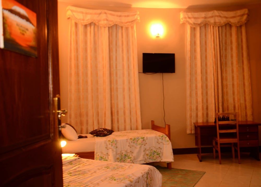 Mama Thea Homes - Hostel Double Room 6