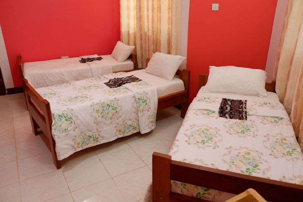 Mama Thea Homes - Hostel Triple Room, 3 Twin Beds 2