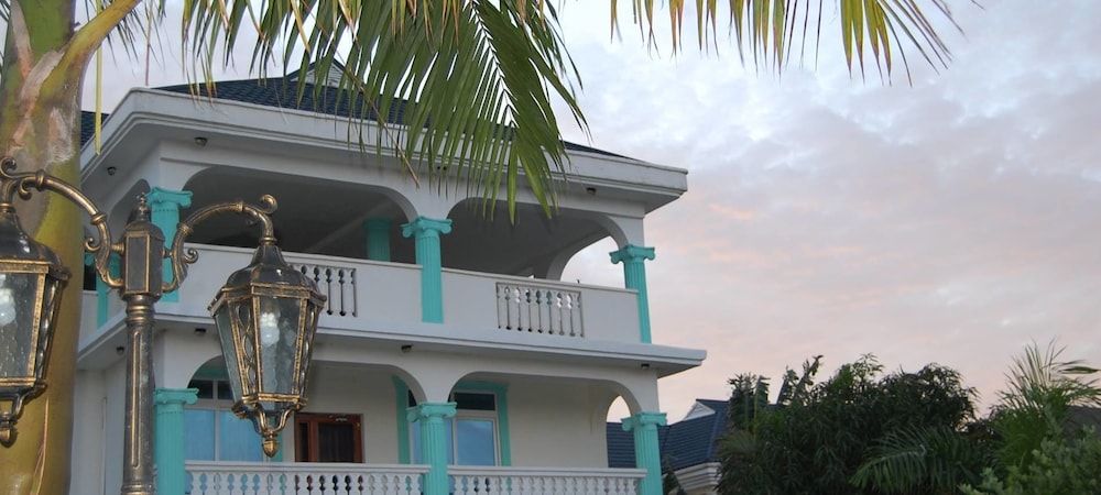 undefined The Heron Court Boutique Hotel 5