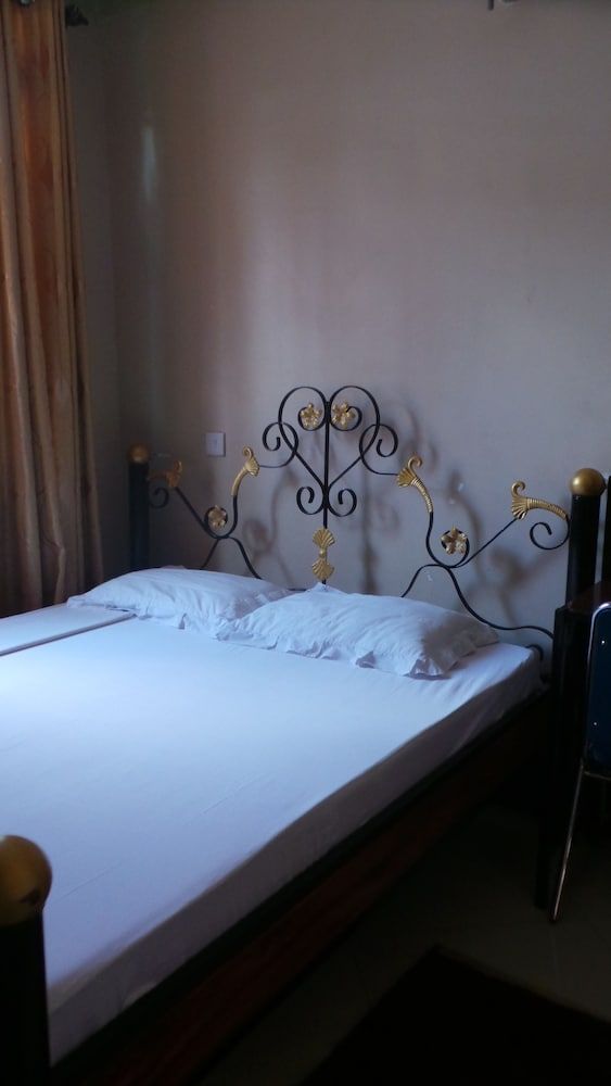 undefined Bush Route Hotel 6