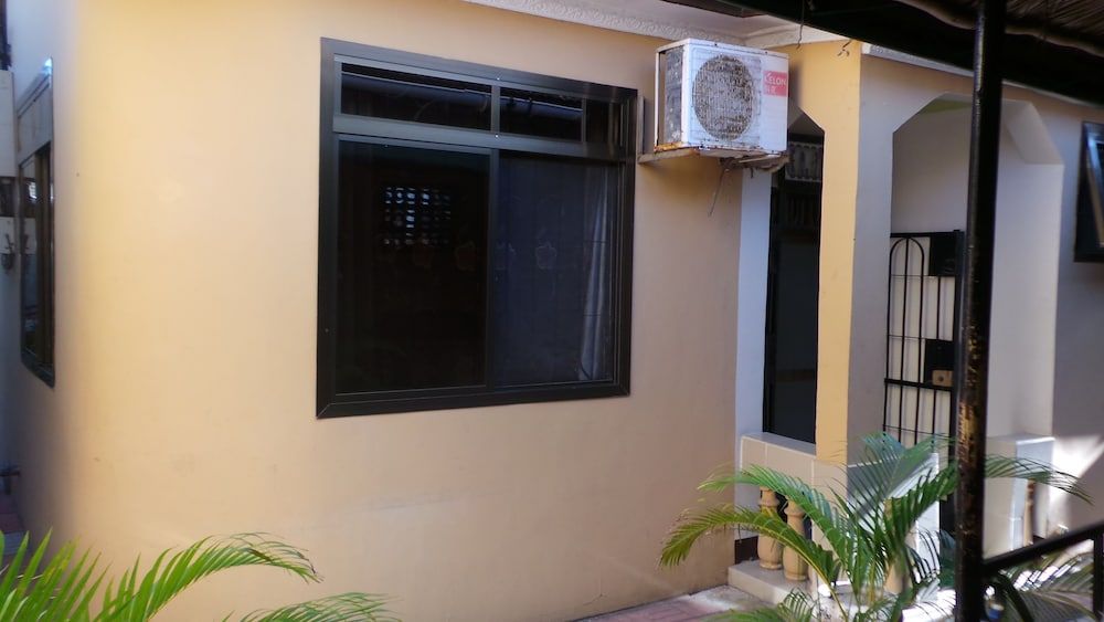 undefined Bush Route Hotel 2