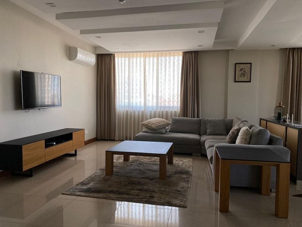 Lamada Apartments Executive Loft 6