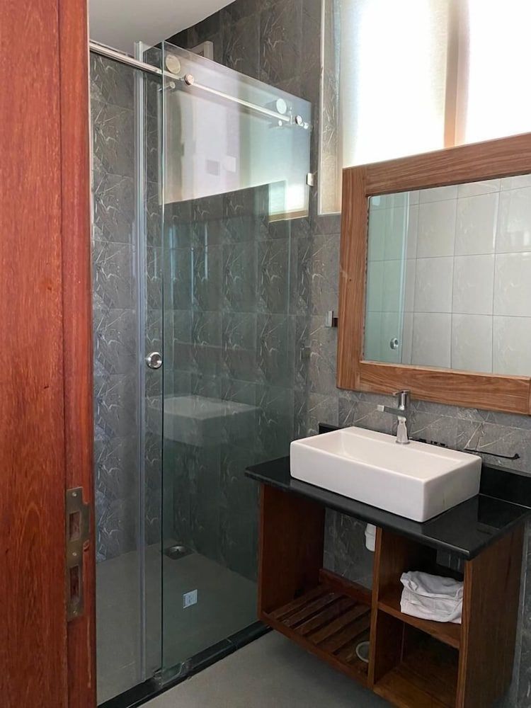 Lamada Apartments Executive Loft 9