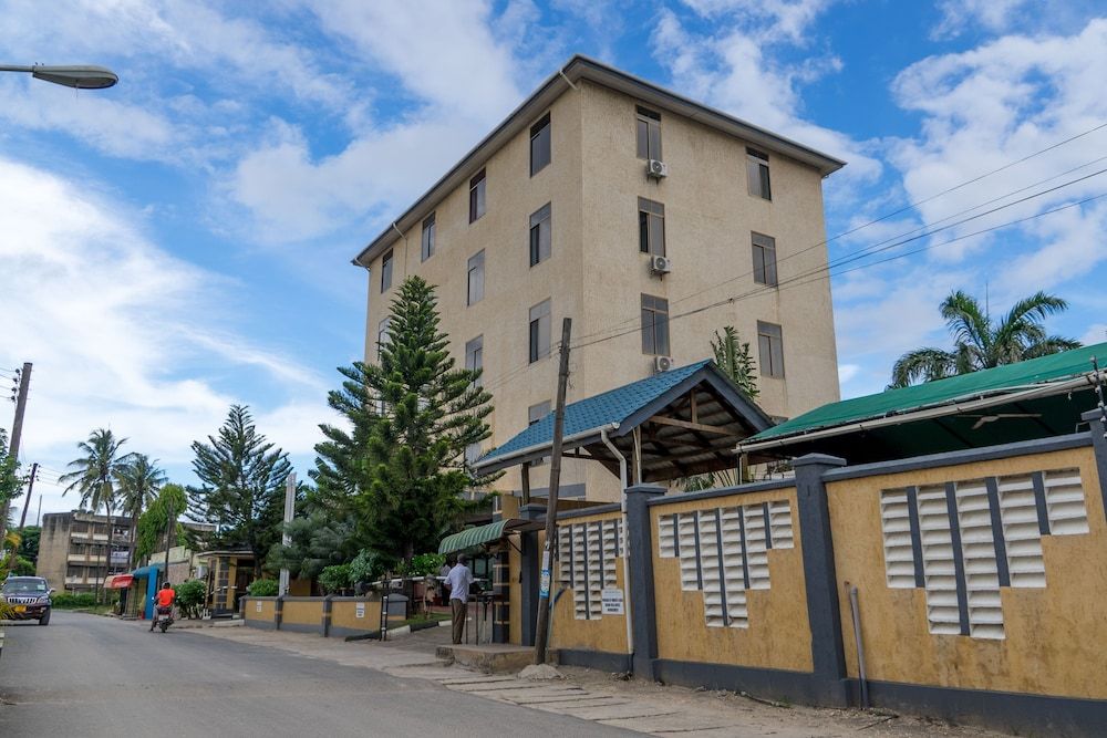 undefined The Grand Villa Hotel 3