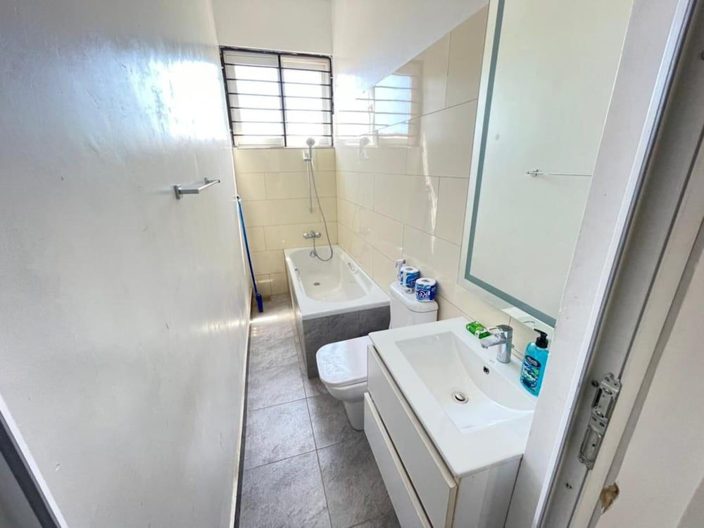 undefined Immaculate 2-bed House in Dar es Salaam 6