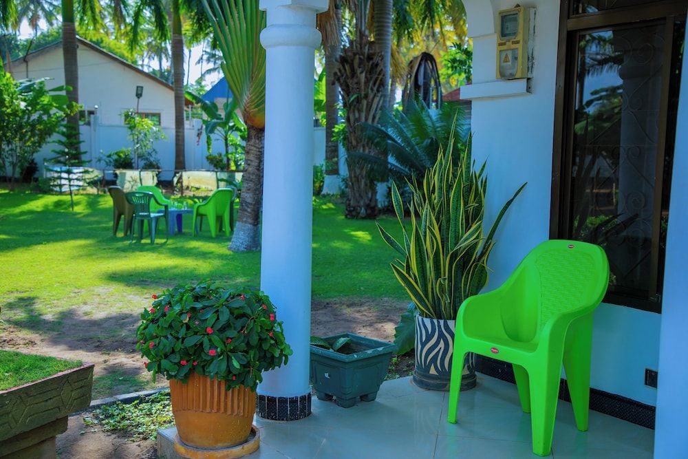 undefined Dar es Salaam-sleeps8-parking-garden-pet Friendly 7