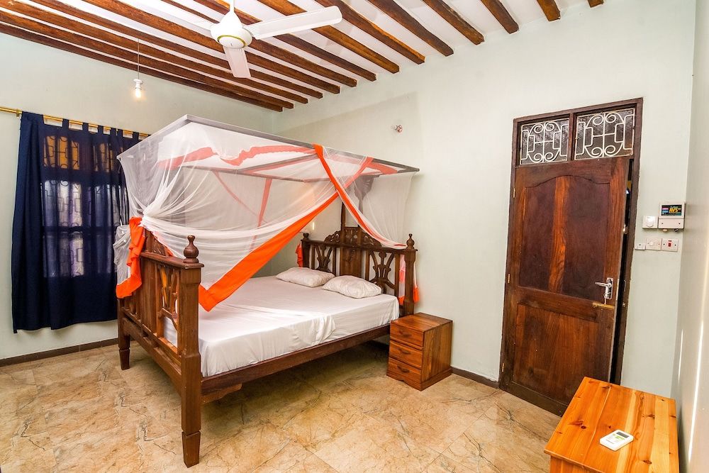 Majani Breeze Two Bedroom Holiday Home with Balcony and Garden View 2