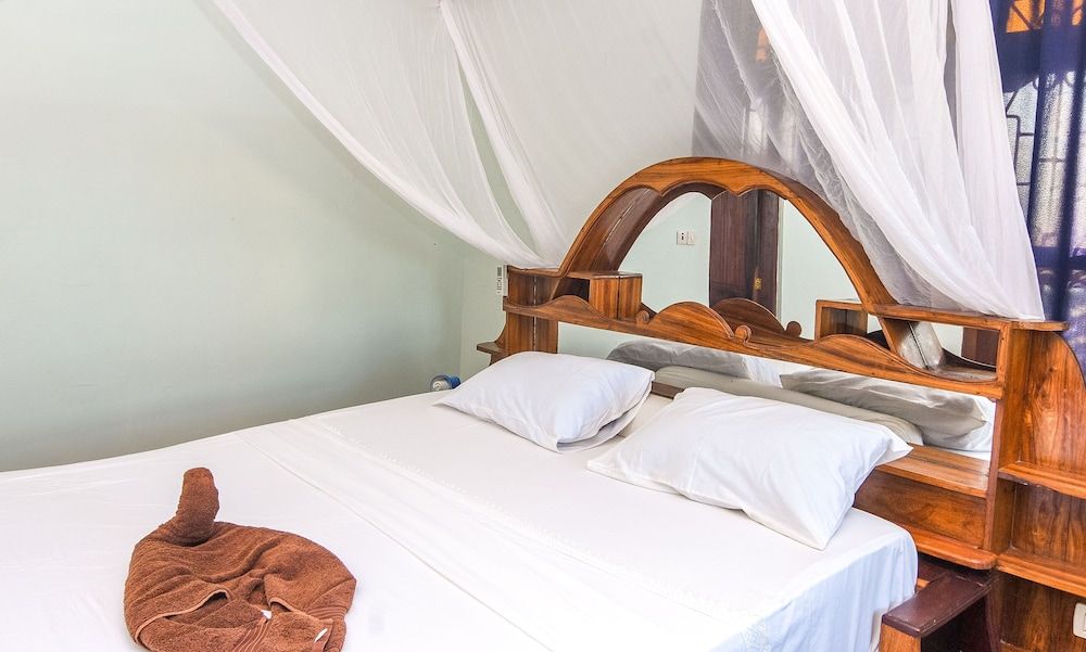 Majani Breeze Two Bedroom Holiday Home with Balcony and Garden View 6