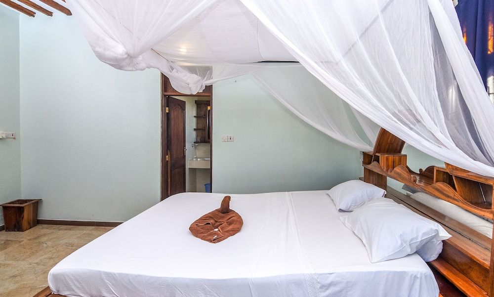 Majani Breeze Two Bedroom Holiday Home with Balcony and Garden View 4