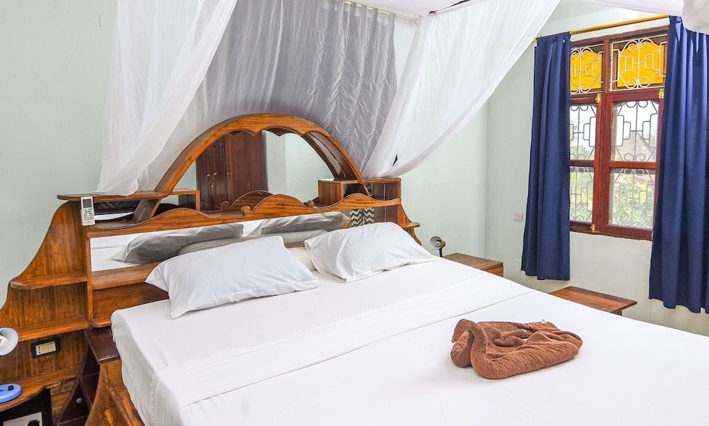 Majani Breeze Two Bedroom Holiday Home with Balcony and Garden View 5