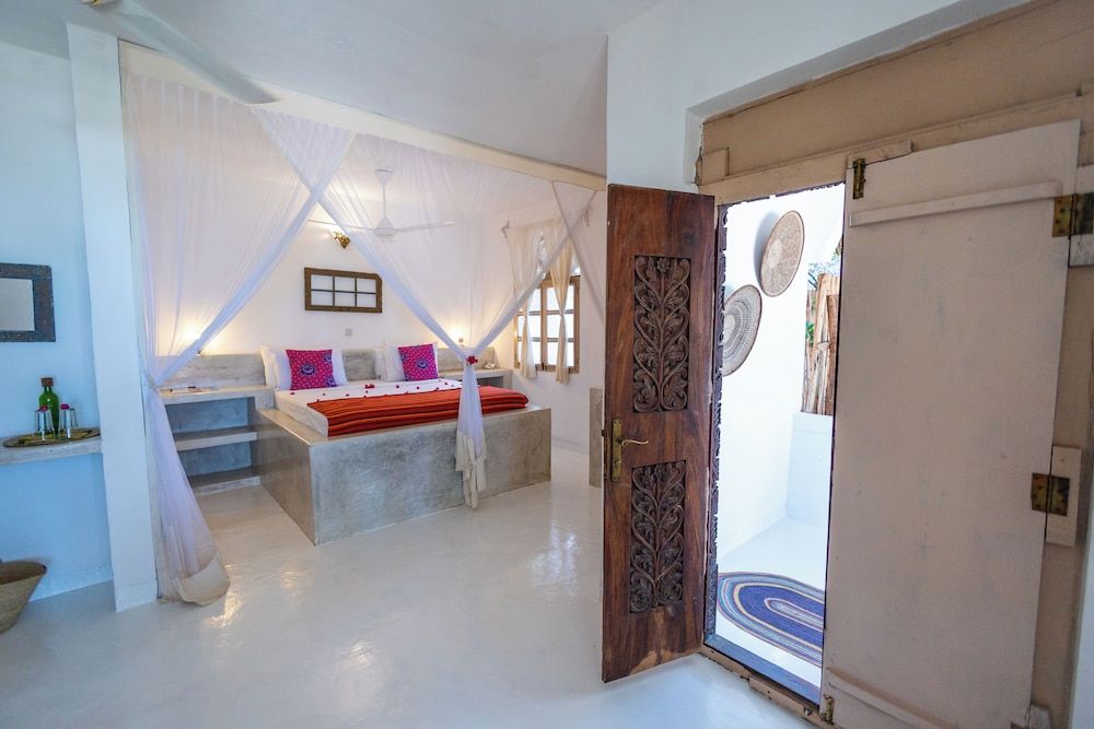 Sharazad Oasis Retreat Deluxe Double Room, Beach View 2