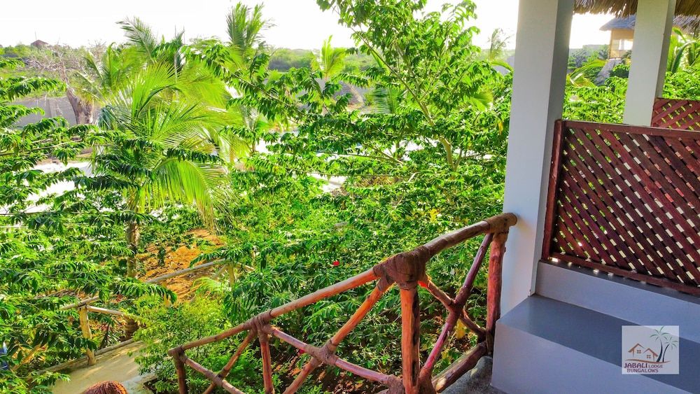Jabali Bungalows Lodge Standard Twin Room, 2 Twin Beds, Balcony, Pool View 6