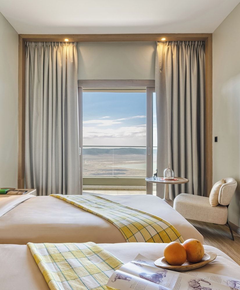 Room, Connecting Rooms (The Rim)