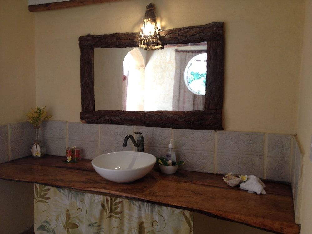 Karamba Signature Room, 1 King Bed, Non Smoking, Ocean View 2