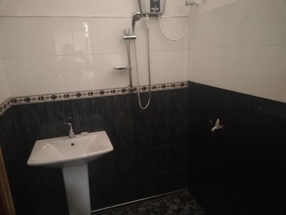 N.L.I. Guest House Family Room 6