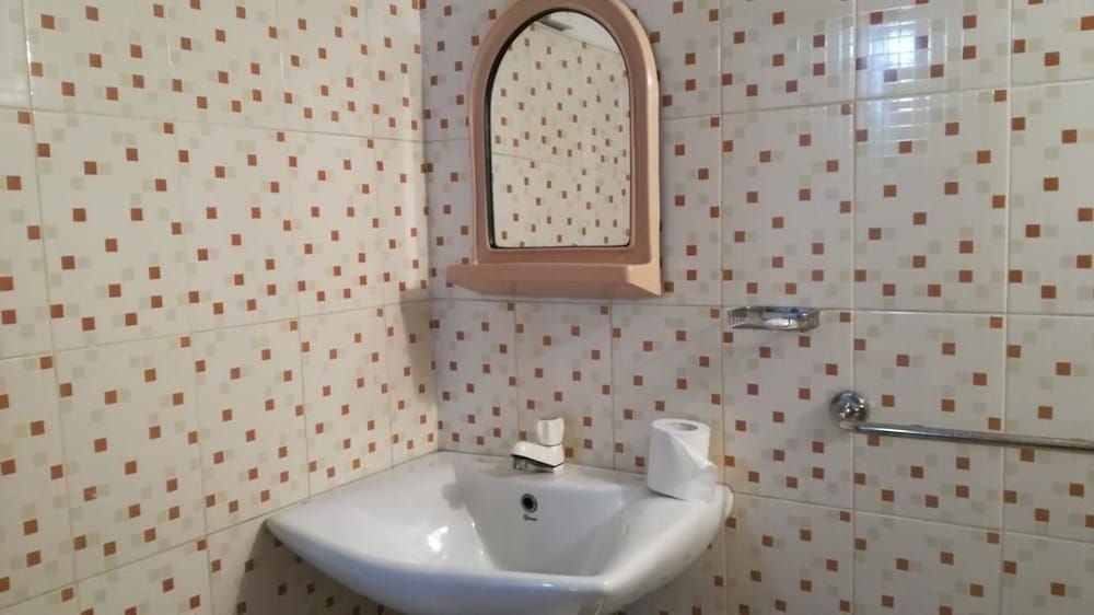 Paradise Guest House Standard Double Room 4