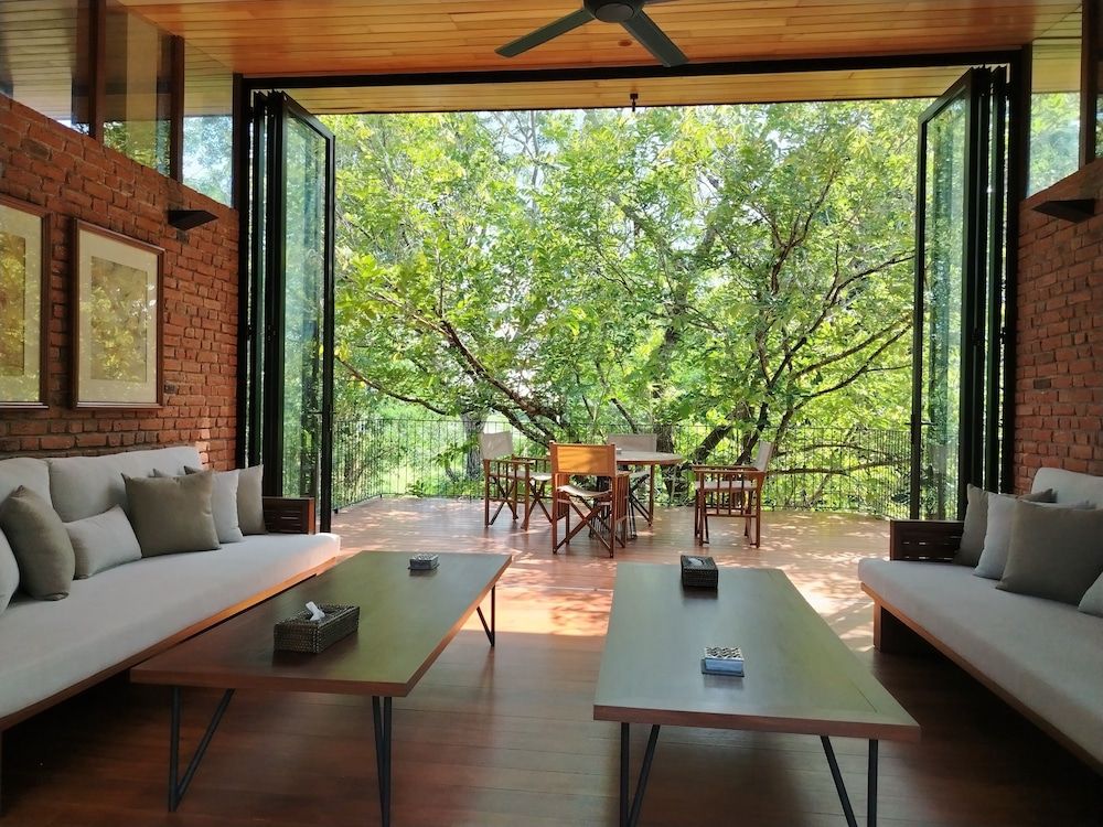 Taru Villas - Maia - Habarana Deluxe Room 4