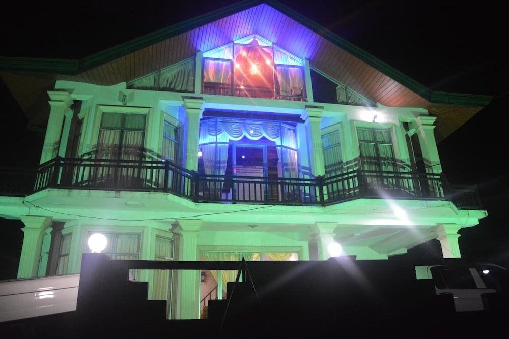 undefined Hill Paradise 7