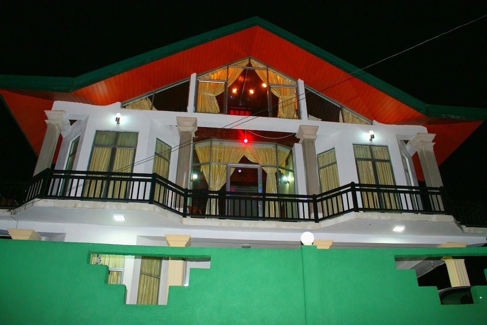 undefined Hill Paradise 9