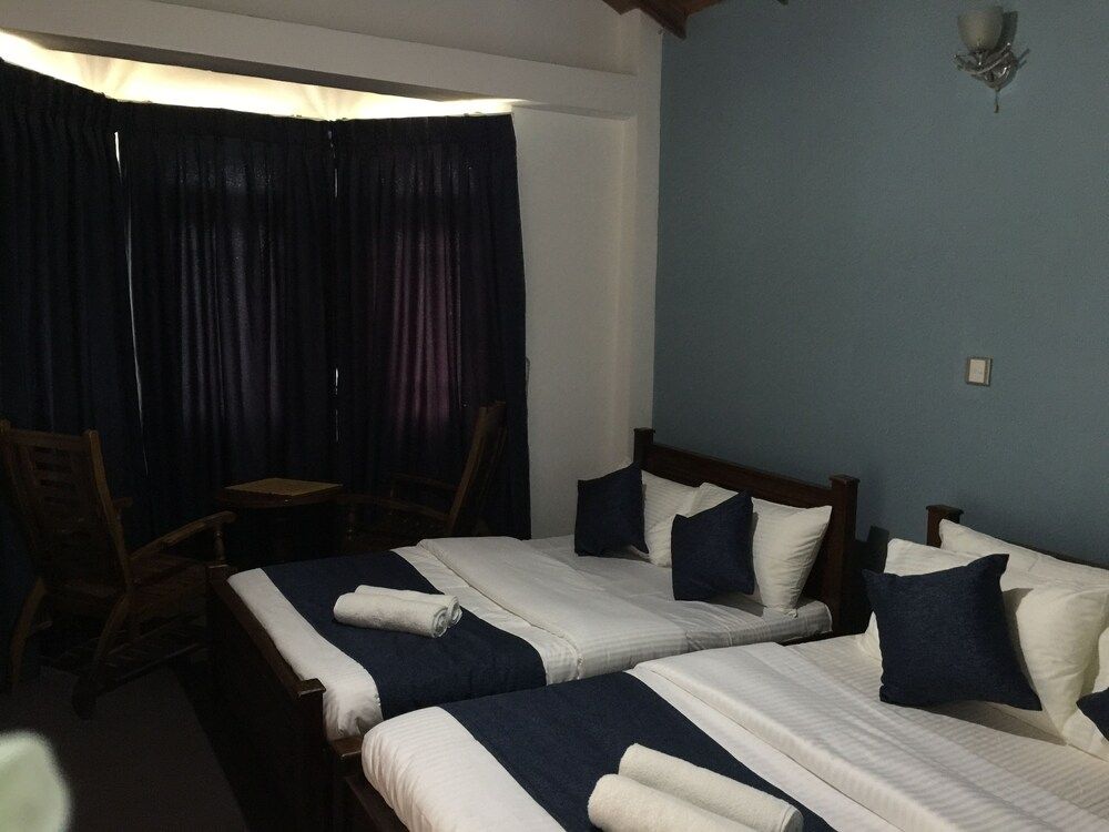 Goodwill Lanka Cottage - Hostel Deluxe Family Room with Private Bathroom 2